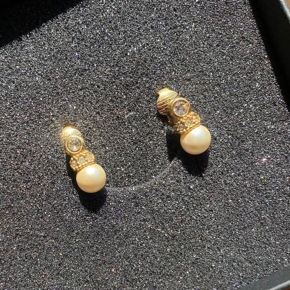 Authentic Christian Dior Pearl Clip-on Earrings - Picture 4 of 4